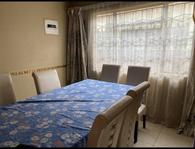 3 BEDROOM HOUSE FOR SALE IN STRETFORD